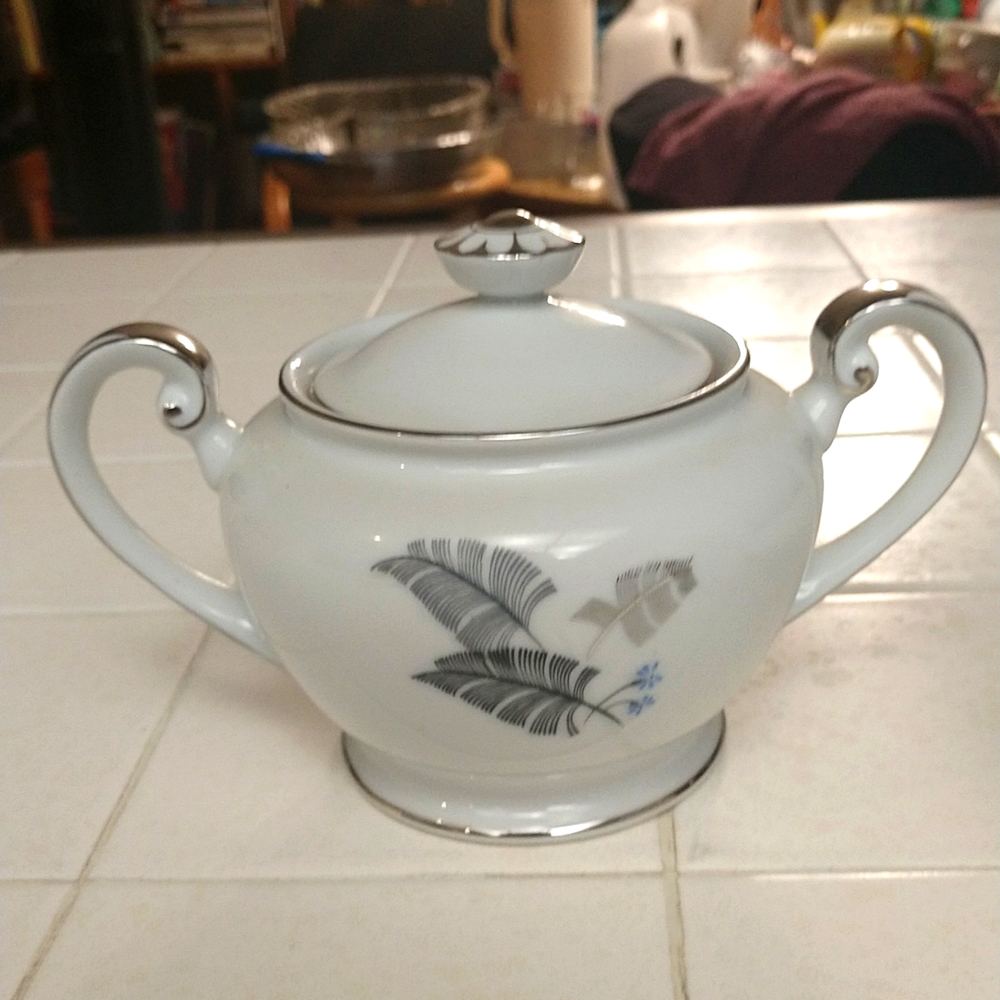 Bara Japanese sugar bowl & creamer set